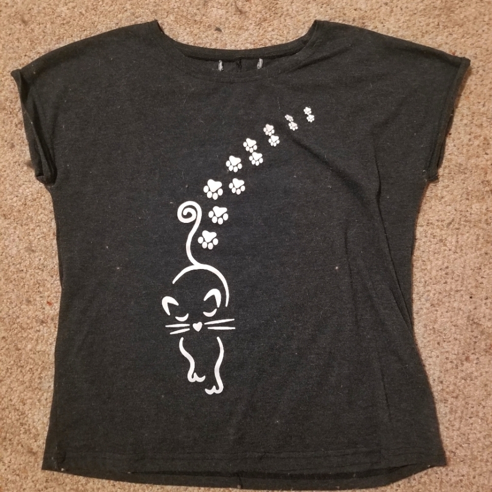 Dark gray cat shirt small
